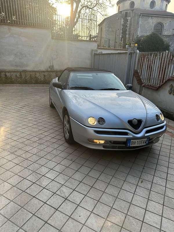 Usata Alfa Romeo Spider 144 CV (105 kW) 2000 Argento Cabrio