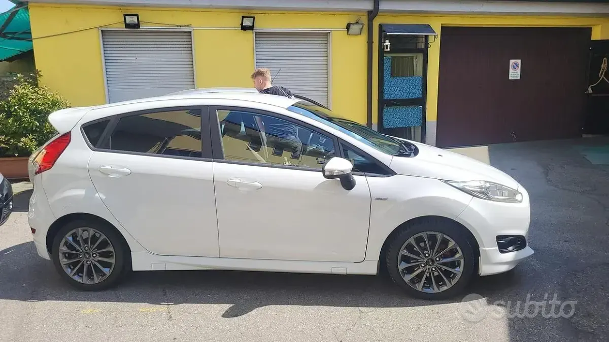 Usata Ford Fiesta 75 CV (55 kW) 2017 Bianco Utilitaria