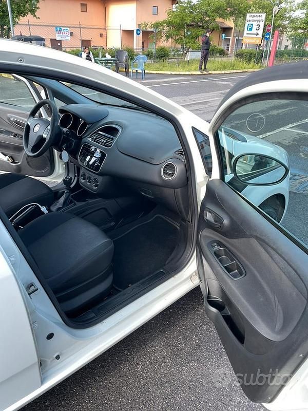 Usata Fiat Punto 77 CV (56 kW) 2013 Bianco Berlina