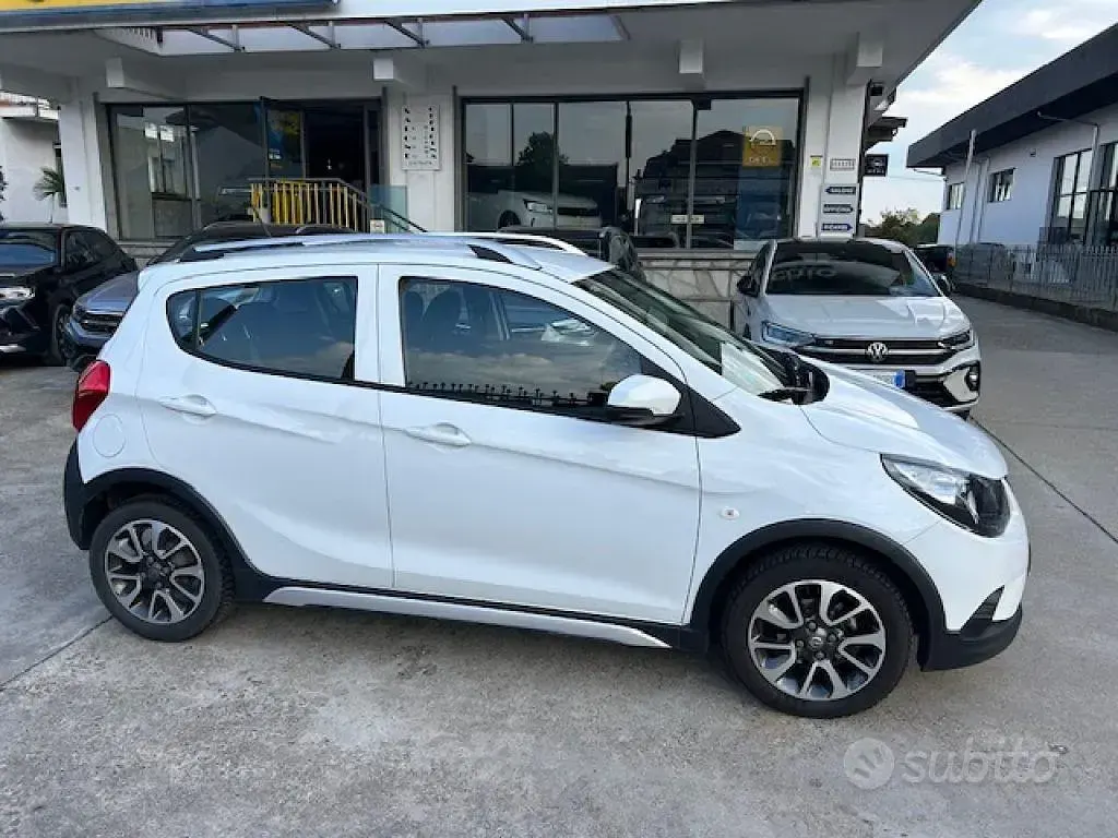 Usata Opel Karl Rocks 73 CV (53 kW) 2018 Bianco Utilitaria