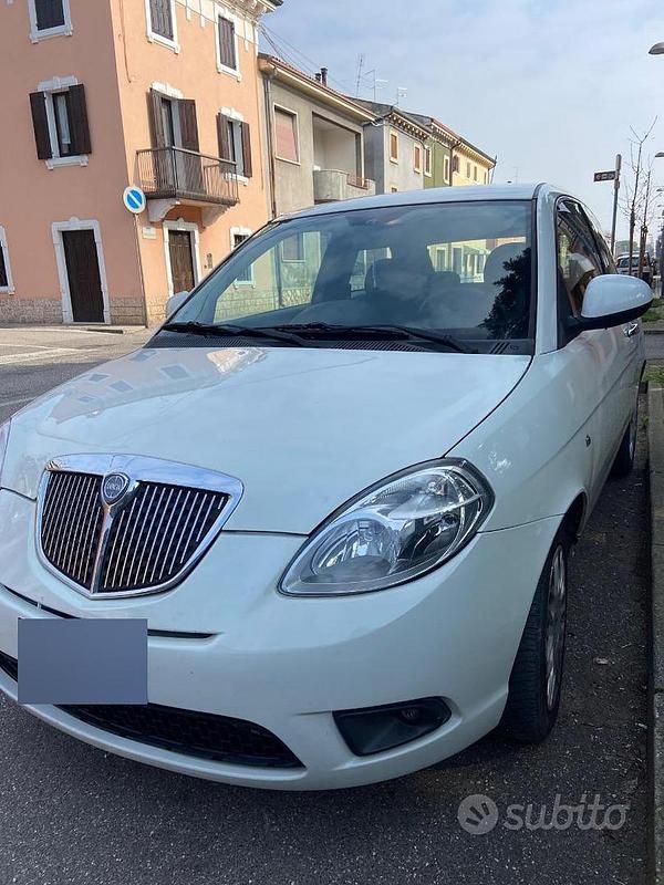 Usata Lancia Ypsilon 75 CV (55 kW) 2011 Bianco Utilitaria