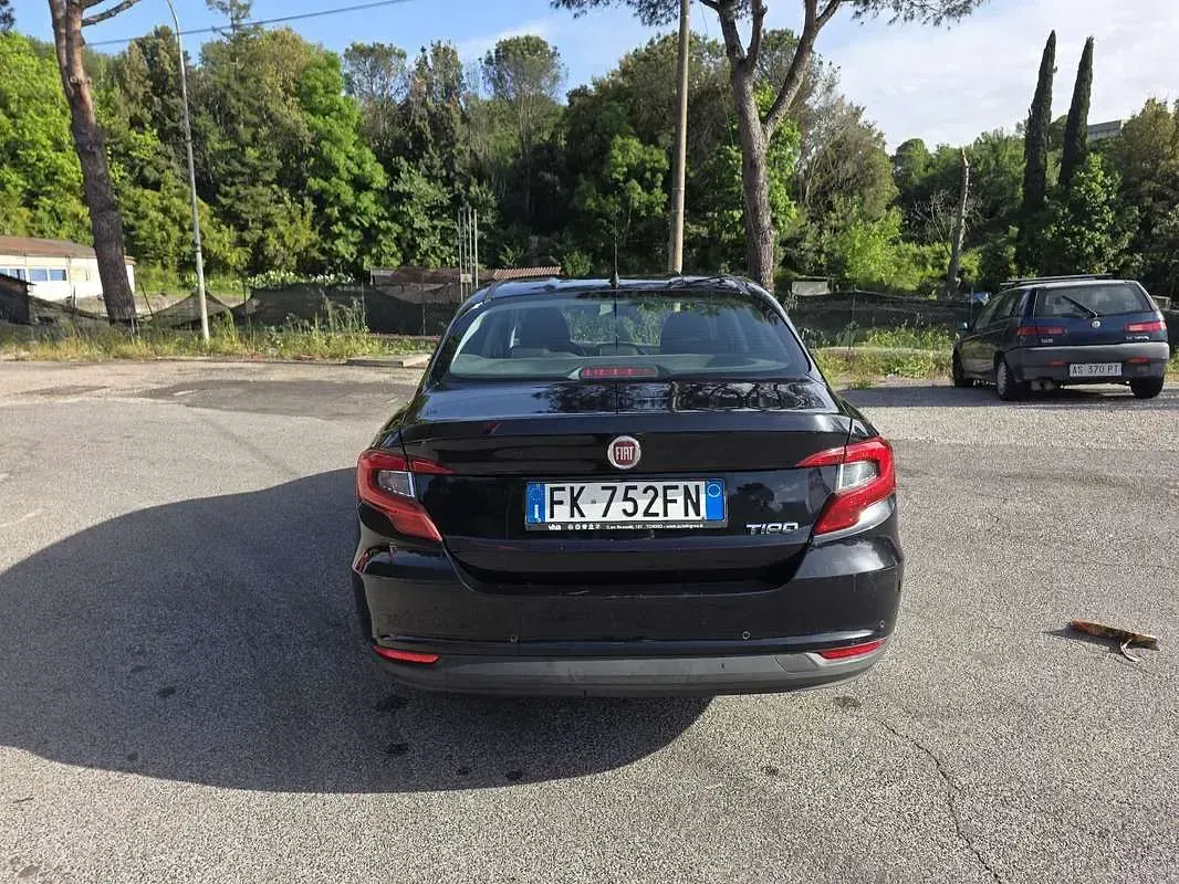 Käytetty Fiat Tipo Lounge 120 HP (88 kW) 2017 Musta Sedan