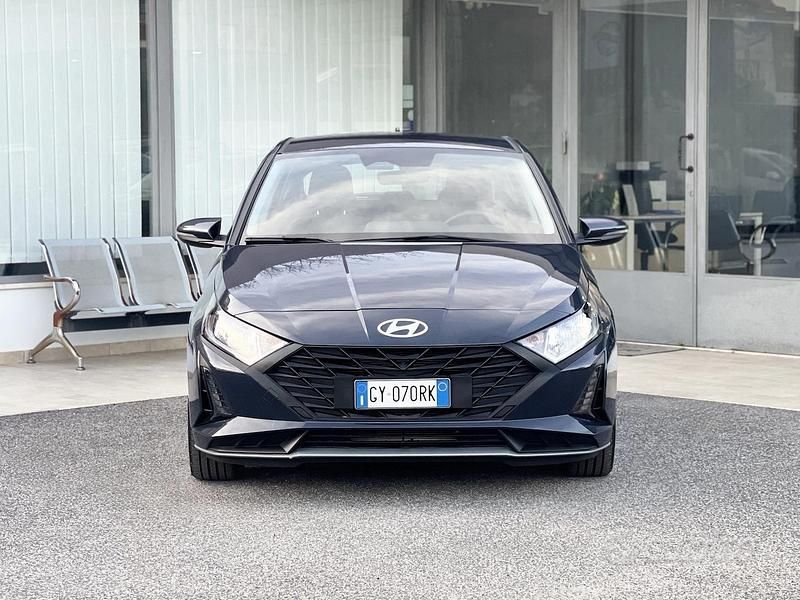 Gebraucht Hyundai i20 79 PS (58 kW) 2025 Grau Van / Kleinbus