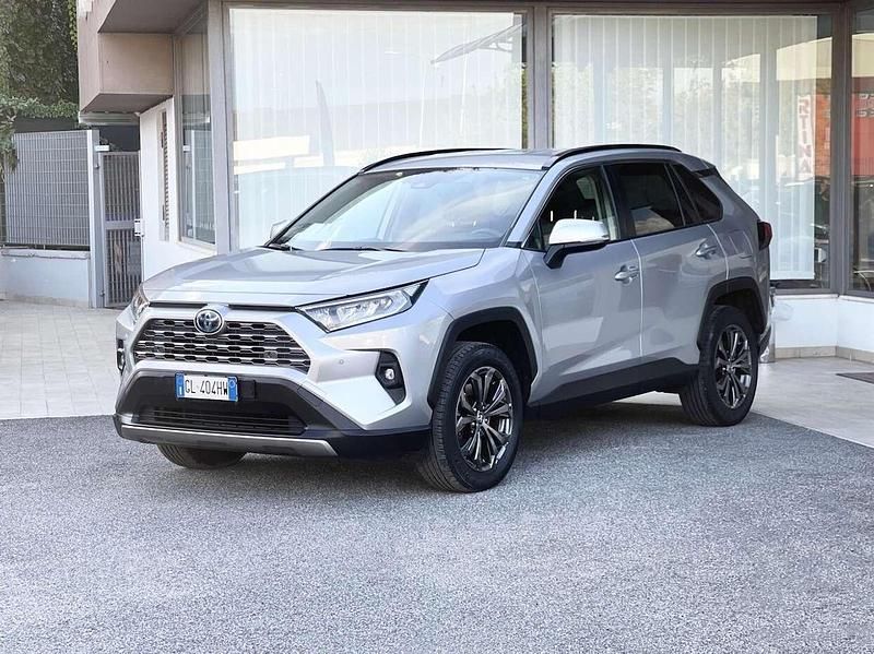 Usata Toyota RAV4 Hybrid 178 CV (130 kW) 2022 Argento SUV