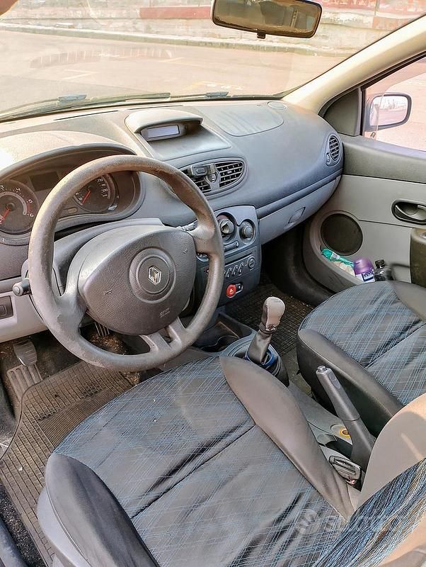 Usata Renault Clio III 85 CV (62 kW) 2006 Grigio Berlina