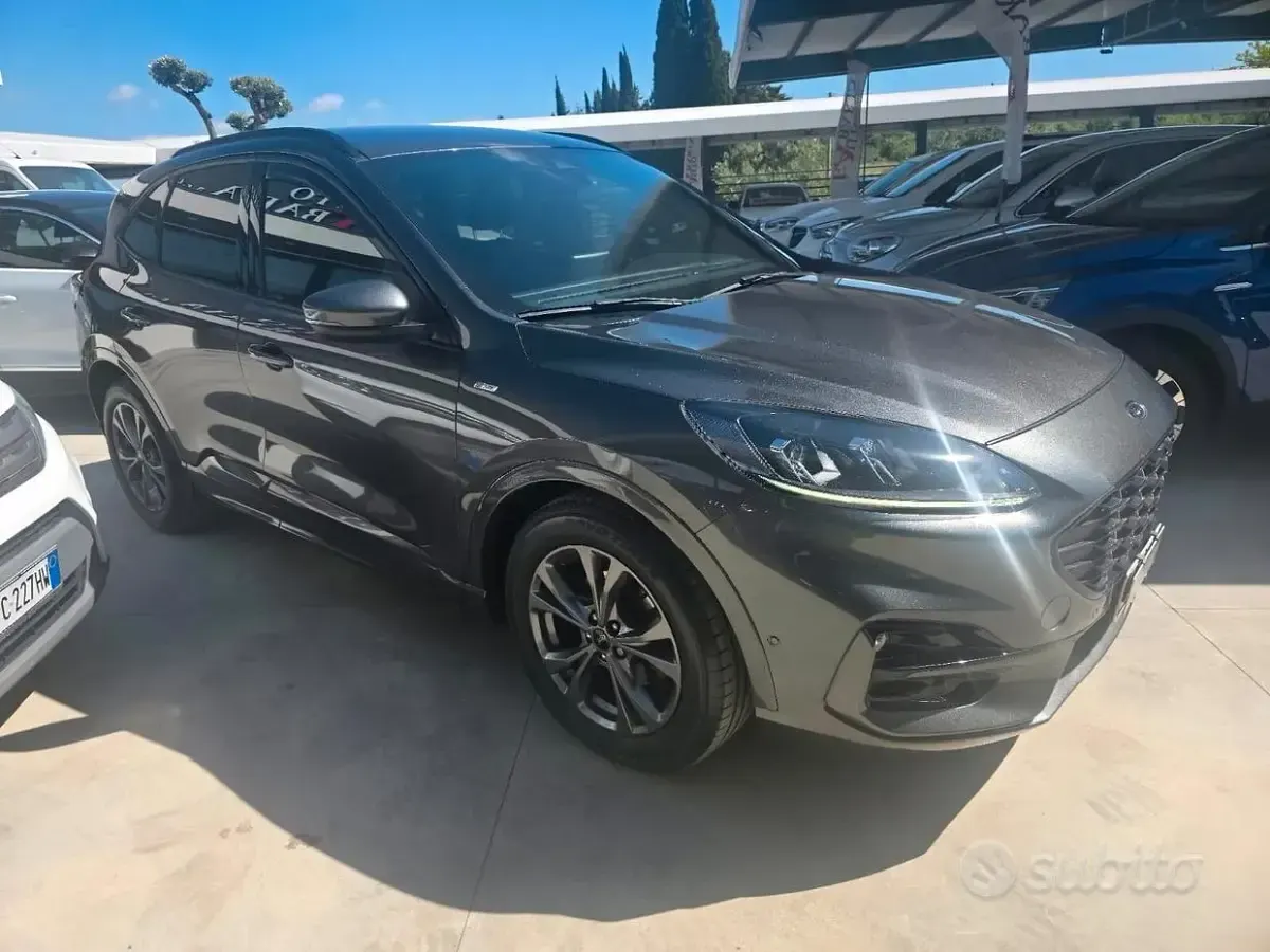 Usata Ford Kuga ST-Line 120 CV (88 kW) 2022 Grigio SUV