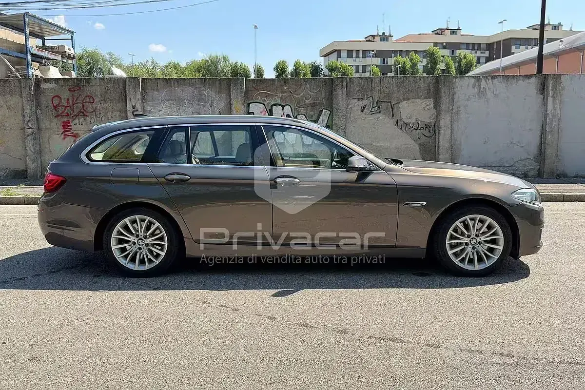 Usata BMW 530 Luxury Line 258 CV (189 kW) 2013 Grigio Station wagon
