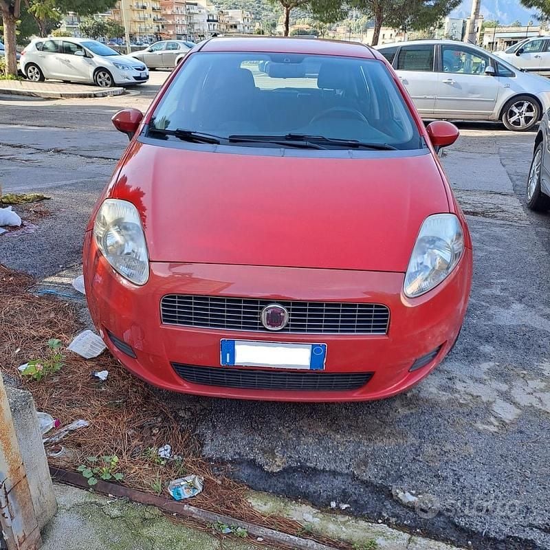 Usata Fiat Grande Punto Dynamic 65 CV (47 kW) 2007 Rosso Utilitaria