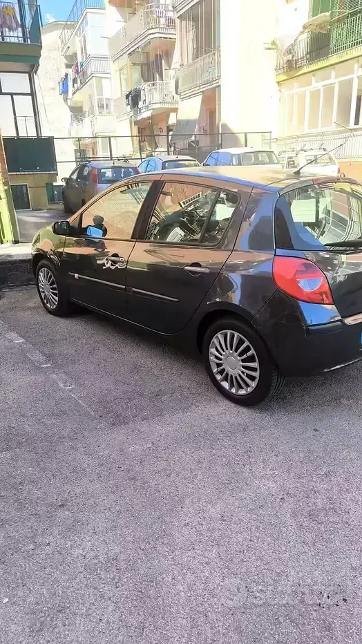 Usata Renault Clio II 85 CV (62 kW) 2006 Grigio Berlina