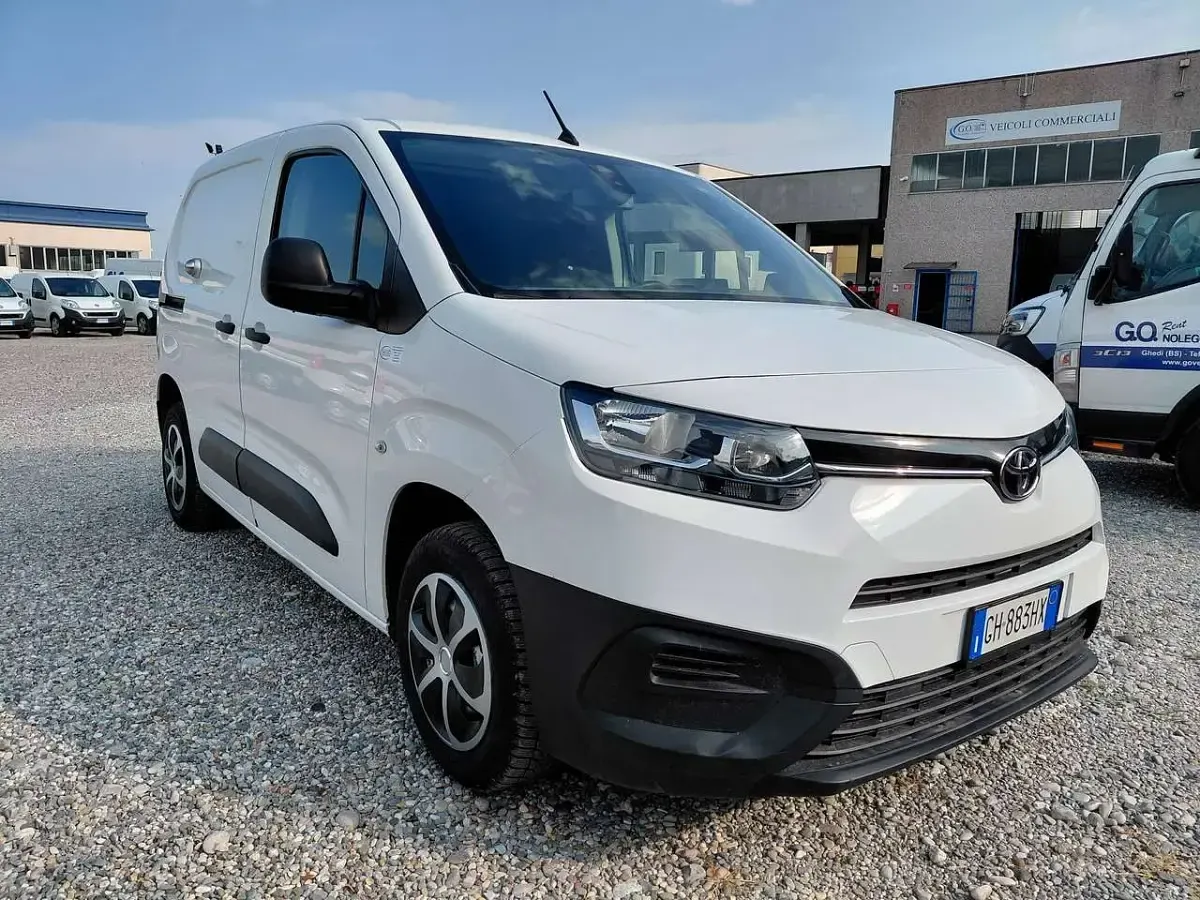 Usata Toyota Proace Active 102 CV (75 kW) 2021 Bianco Monovolume
