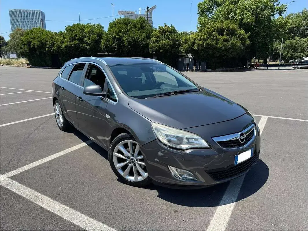 Usata Opel Astra 125 CV (91 kW) 2011 Grigio Station wagon