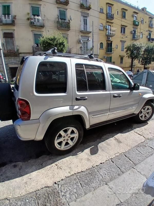 Usata Jeep Cherokee 163 CV (119 kW) 2006 SUV
