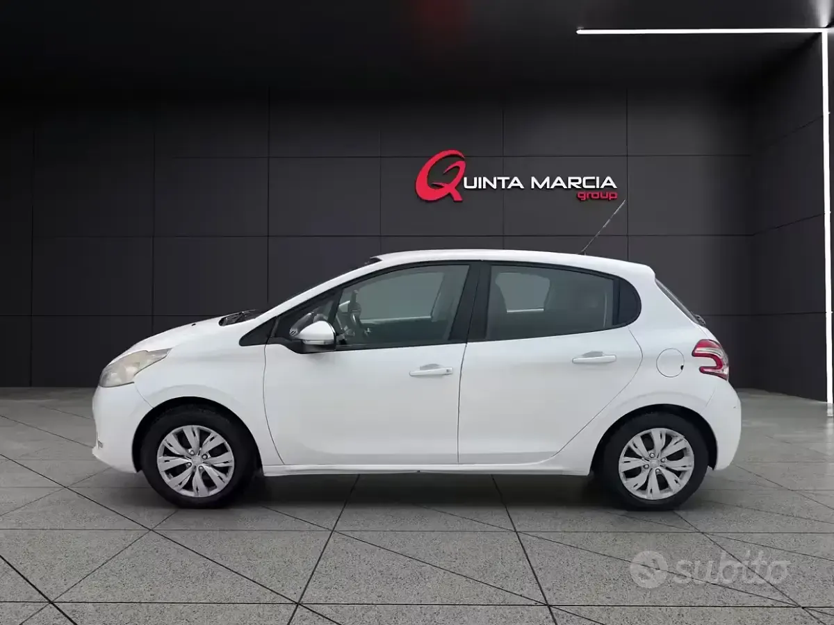 Usata Peugeot 208 Active 82 CV (60 kW) 2013 Bianco Utilitaria