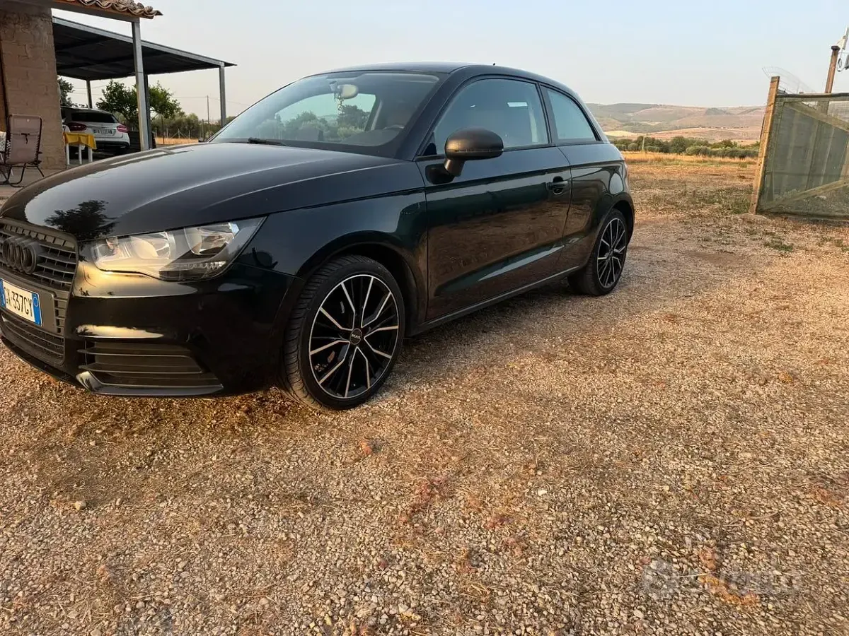 Usata Audi A1 105 CV (77 kW) 2012 Nero Utilitaria
