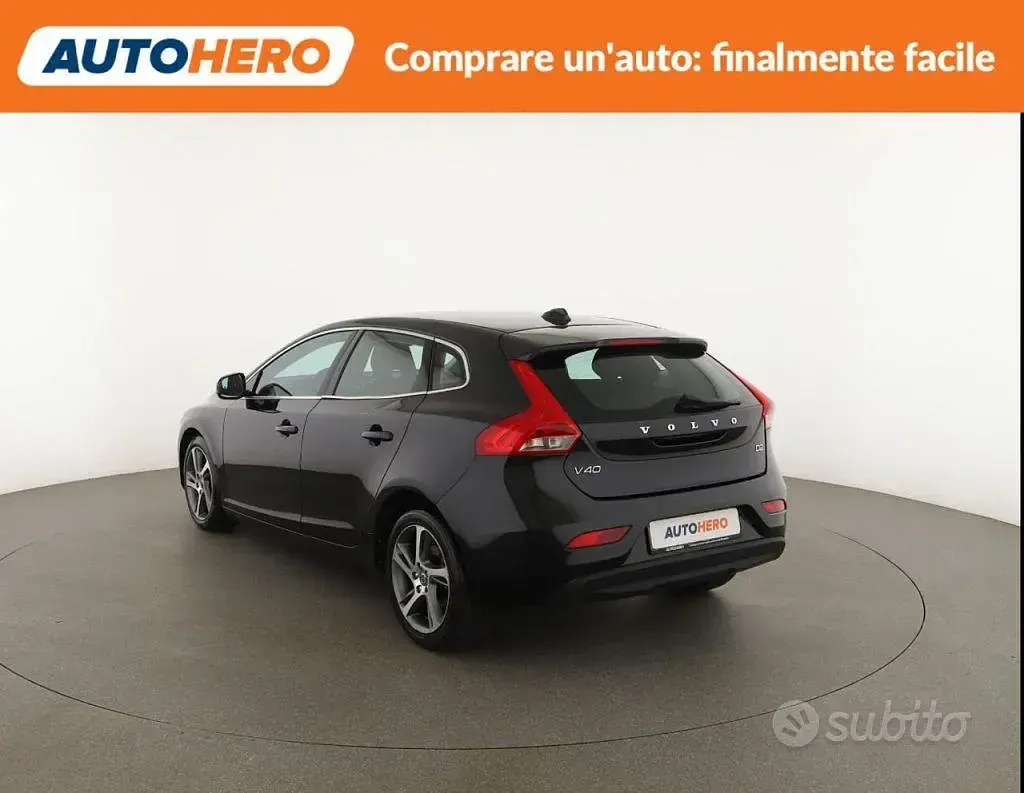 Usata Volvo V40 Momentum 116 CV (85 kW) 2015 Nero Berlina