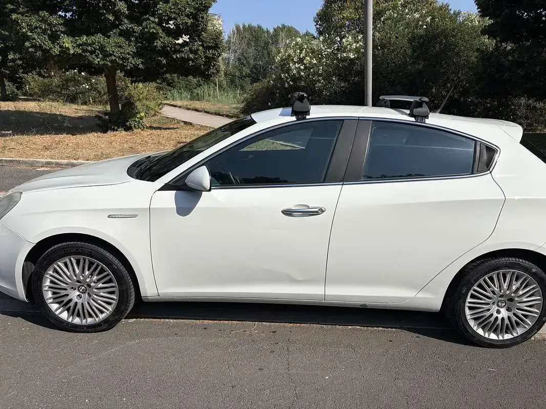 Usata Alfa Romeo Giulietta Exclusive 170 CV (125 kW) 2012 Bianco Utilitaria