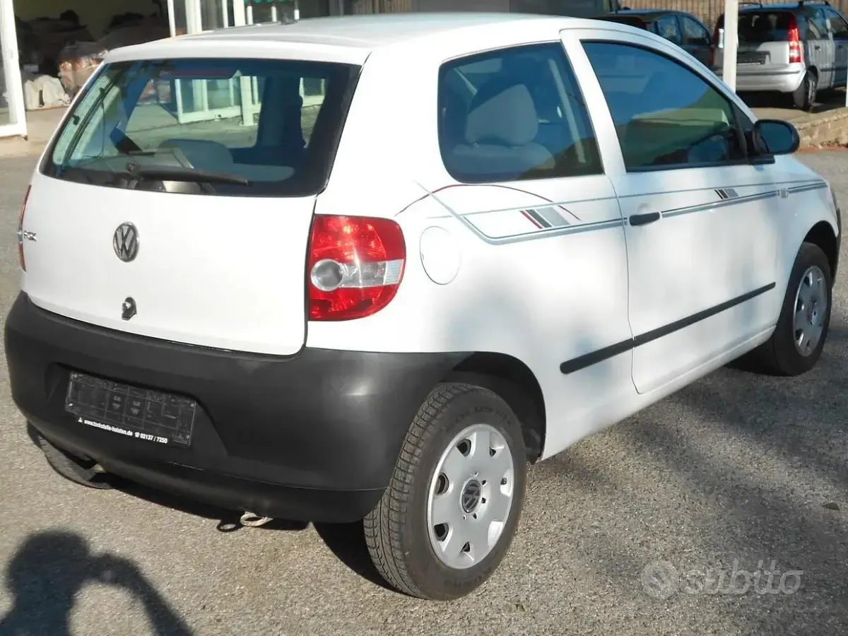 Begagnad VW Fox 54 HK (39 kW) 2007 Vit Halvkombi