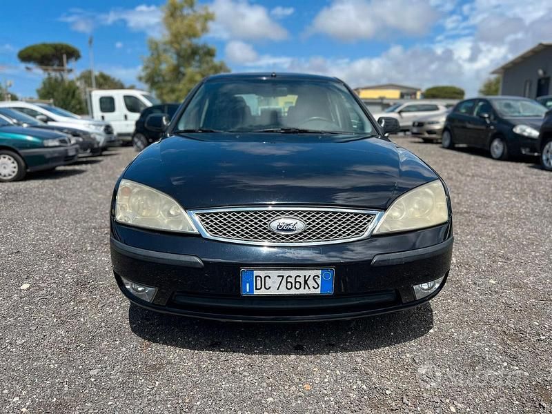 Usata Ford Mondeo Ghia 130 CV (95 kW) 2006 Blu Berlina