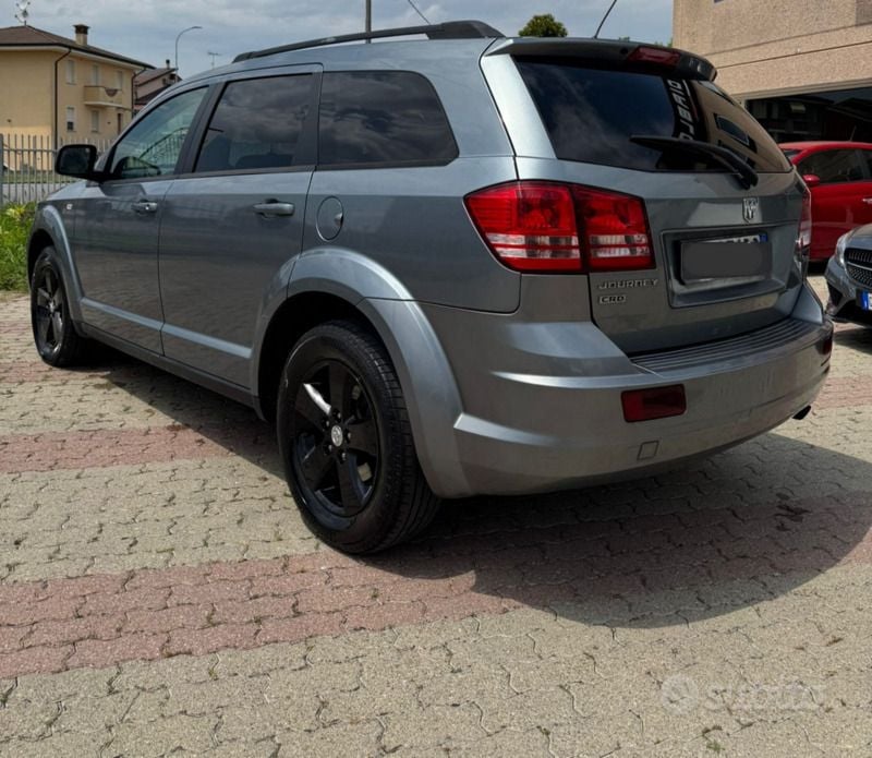 Usata Dodge Journey 140 CV (102 kW) 2010 Grigio SUV