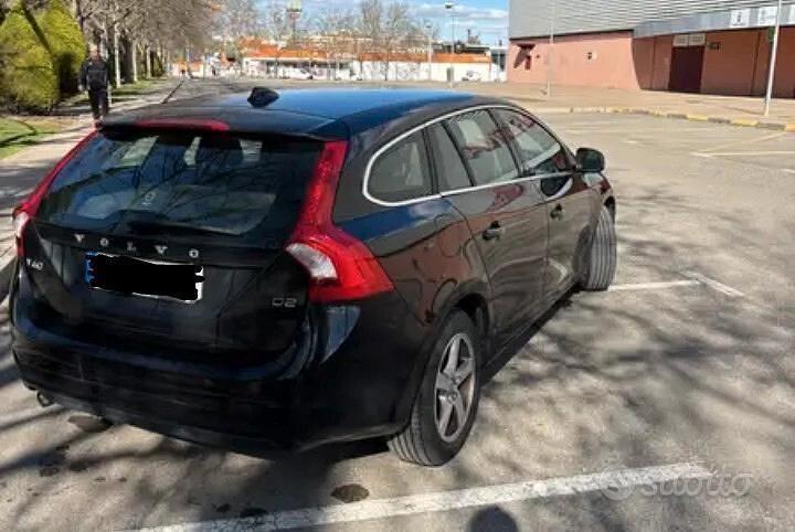 Usata Volvo V60 R-Design 120 CV (88 kW) 2016 Nero Station wagon