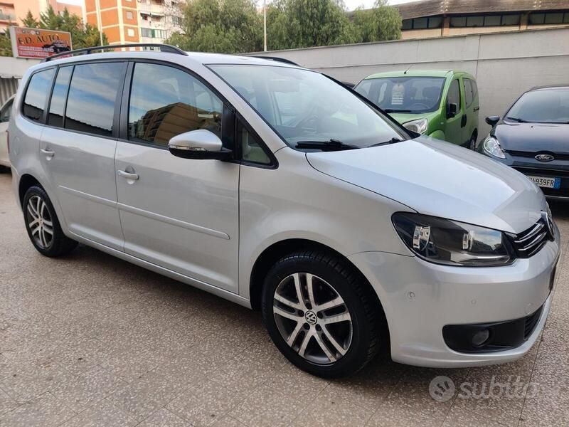 Grigio Usata 2012 VW Touran Monovolume | 8699 € (Buon prezzo) - Immagine 1/4