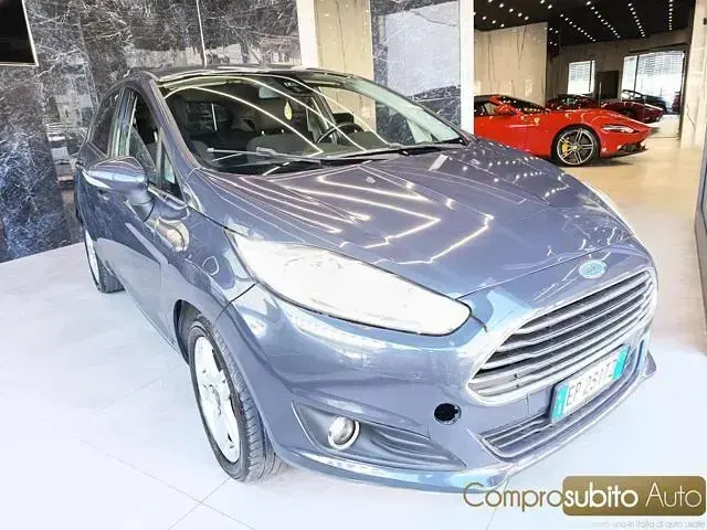 Usata Ford Fiesta 75 CV (55 kW) 2013 Blu Berlina