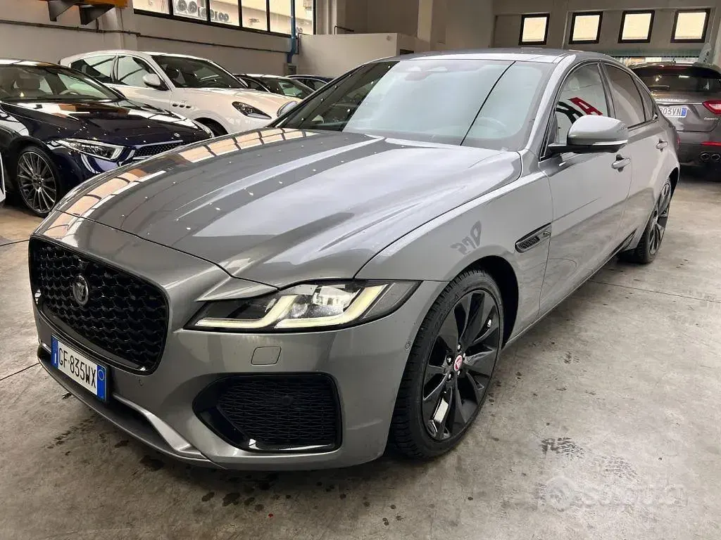 Usata Jaguar XF SE 204 CV (150 kW) 2021 Grigio Berlina
