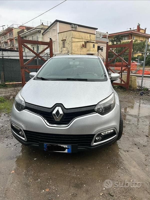 Usata Renault Captur 90 CV (66 kW) 2013 Grigio SUV