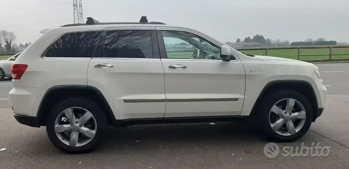 Usata Jeep Grand Cherokee Overland 241 CV (177 kW) 2012 Bianco SUV