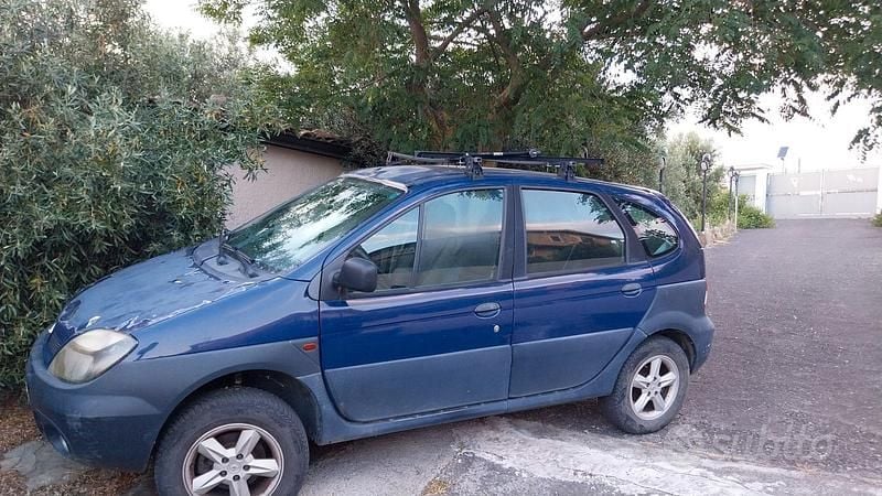 Usata Renault Scénic 102 CV (75 kW) 2001 Monovolume