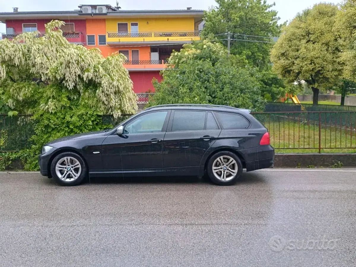 Usata BMW 320 177 CV (130 kW) 2008 Nero Station wagon