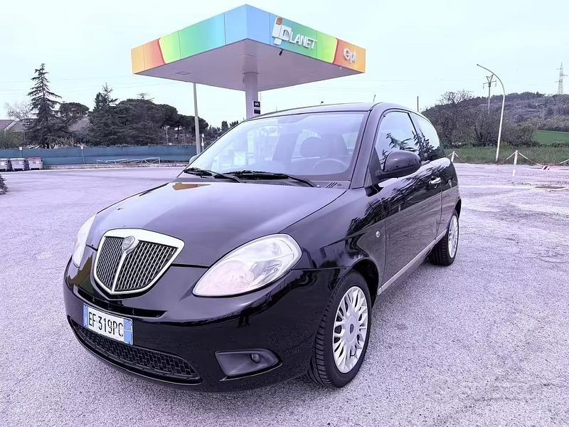 Usata Lancia Ypsilon 69 CV (50 kW) 2010 Nero Utilitaria
