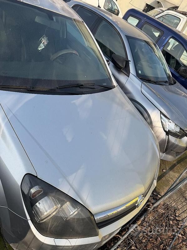 Usata Opel Astra 90 CV (66 kW) 2004 Bianco Berlina