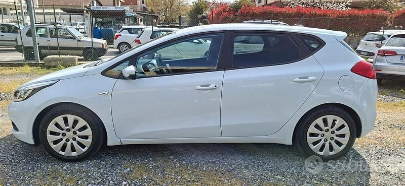 Usata Kia Ceed Active 90 CV (66 kW) 2015 Bianco Utilitaria