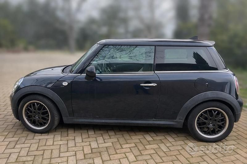 Usata Mini Cooper D Pepper 109 CV (80 kW) 2008 Nero Utilitaria