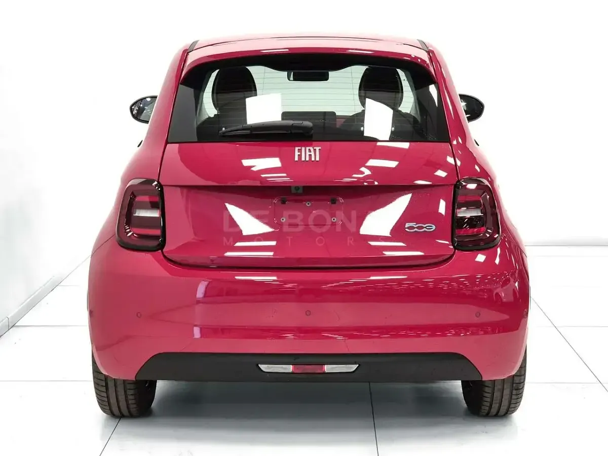 Nuova Fiat 500e Tech 86 kW (118 CV) 2025 Rosso pastello Berlina