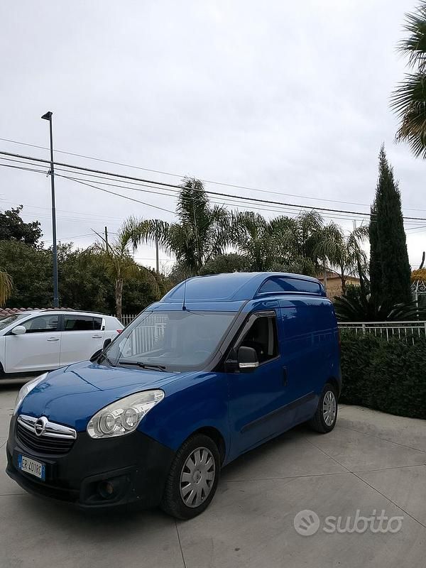 Occasion Fiat Doblò Emotion 120 ch (88 kW) 2013 Bleue Monospace