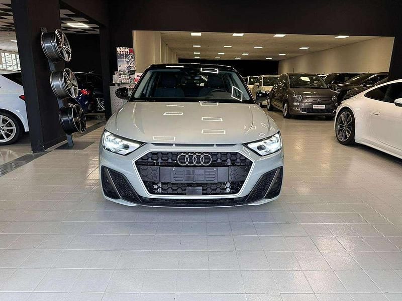 Usata Audi A1 S-Line 110 CV (80 kW) 2024 Argento tetto nero Berlina