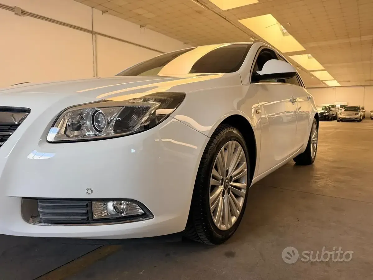 Usata Opel Insignia Cosmo 160 CV (117 kW) 2012 Bianco Station wagon