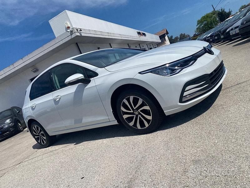Usata VW Golf VII Active 116 CV (85 kW) 2021 Bianco Utilitaria