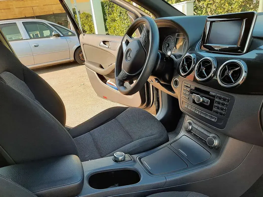 Usata Mercedes B180 Executive 109 CV (80 kW) 2014 Nero Utilitaria