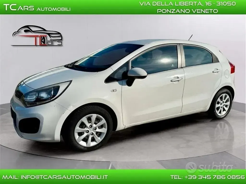 Usado Kia Rio 75 HP (55 kW) 2014 Branco Sedan