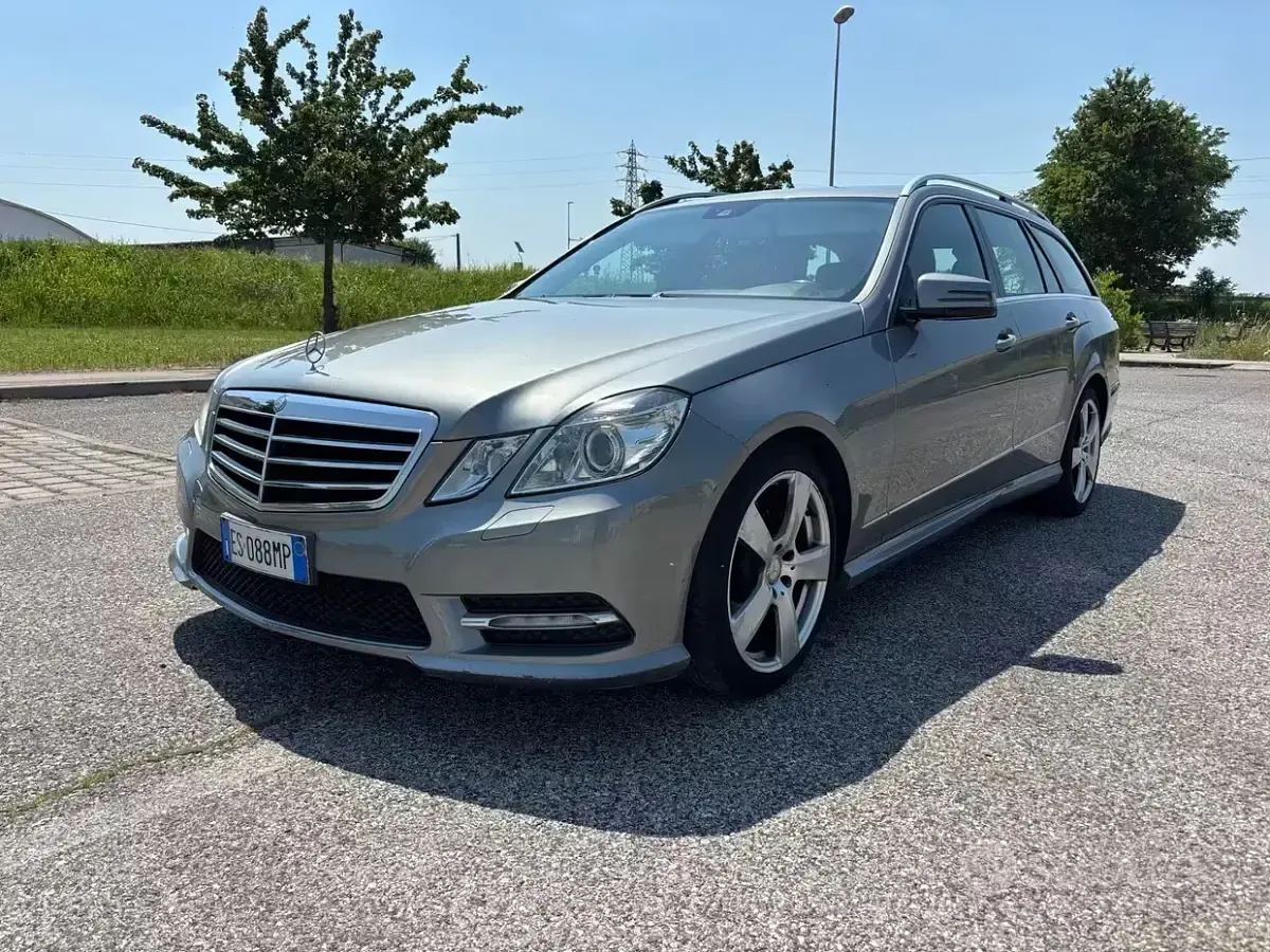 Usata Mercedes E220 Executive 170 CV (125 kW) 2013 Grigio Station wagon