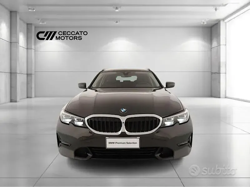 Usata BMW 320e Sport Line 190 CV (139 kW) 2021 Grigio Station wagon