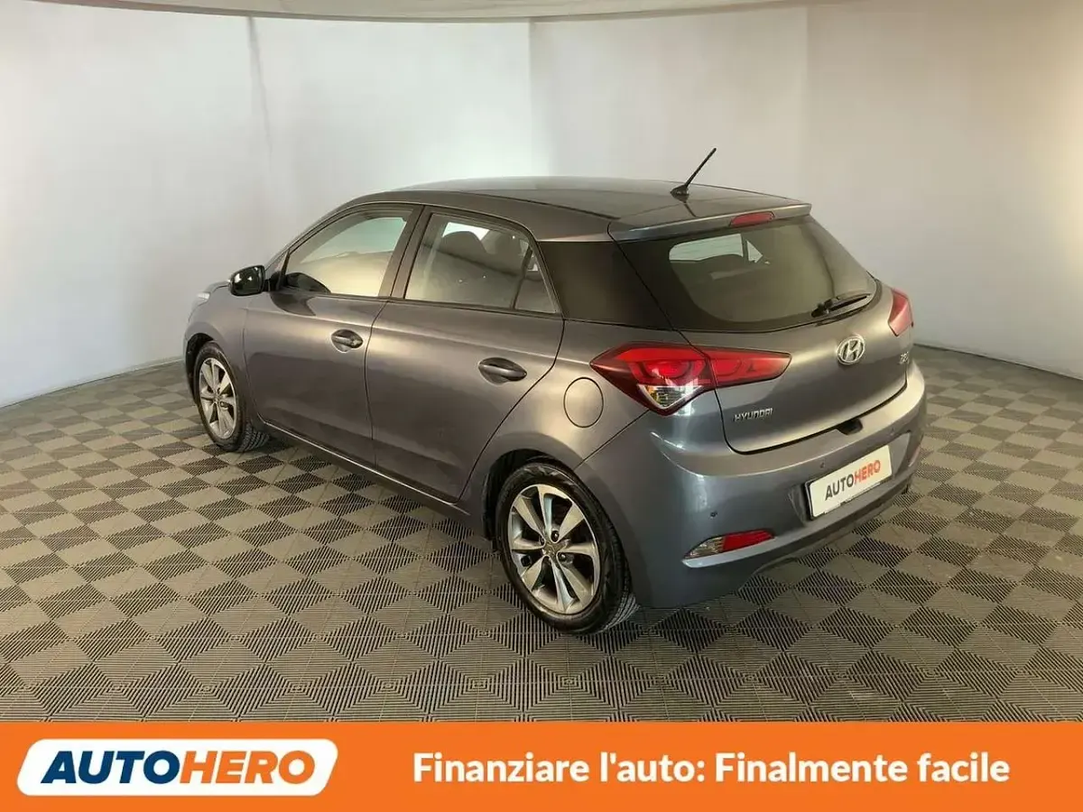 Usata Hyundai i20 Comfort 84 CV (61 kW) 2016 Grigio Utilitaria