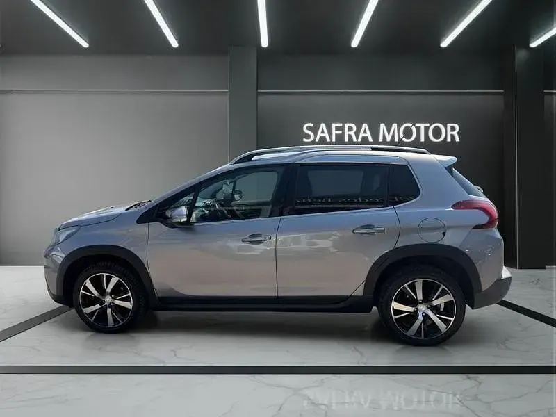 Usata Peugeot 2008 Allure 102 CV (75 kW) 2019 Argento SUV