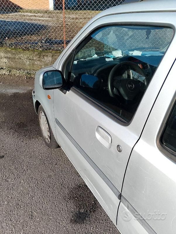 Usata 2005 Opel Agila Tre volumi | 1000 € - Immagine 1/3