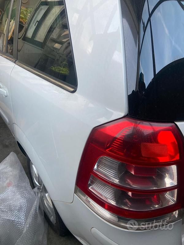 Usata Opel Astra 60 CV (44 kW) 2015 Bianco Berlina