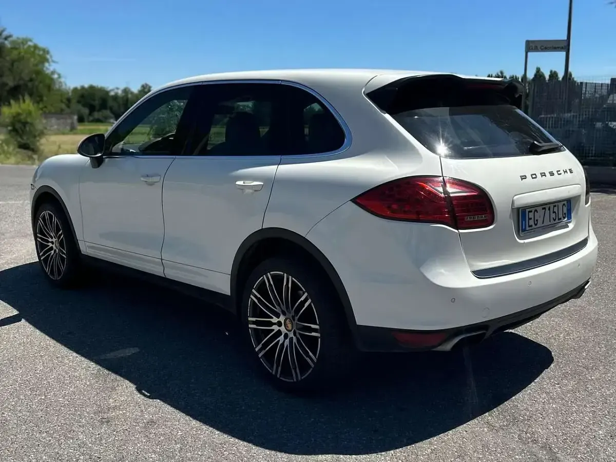 Usata Porsche Cayenne 239 CV (175 kW) 2011 Bianco SUV