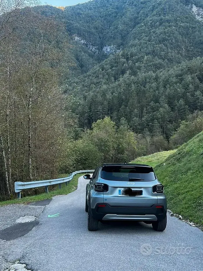 Usata Jeep Avenger EV Summit 61 kW (84 CV) 2023 Grigio SUV